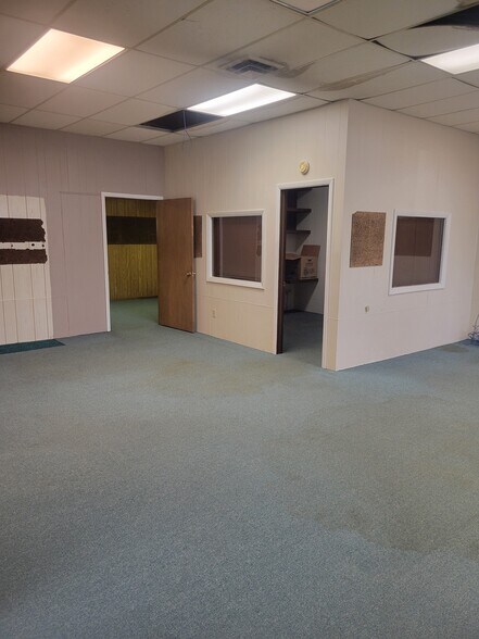 More Photos Of 248 W 2nd St, Chadron Warehouse For Sale
