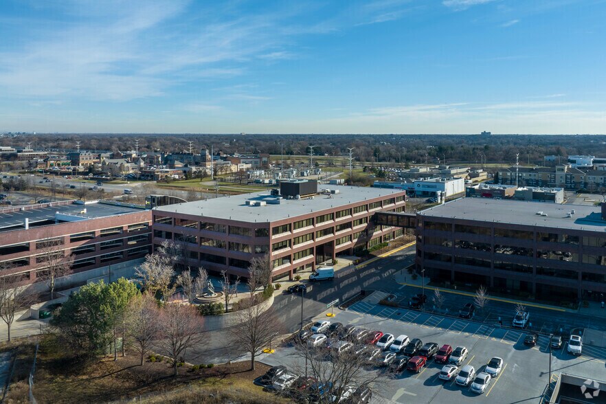 More Photos Of 720 E Butterfield Rd, Lombard Business Park For Lease