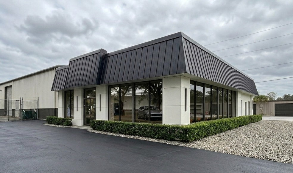 Primary Photo Of N 821 N. Hwy 17-92 Winter Springs, FL 32708, Longwood Showroom For Lease