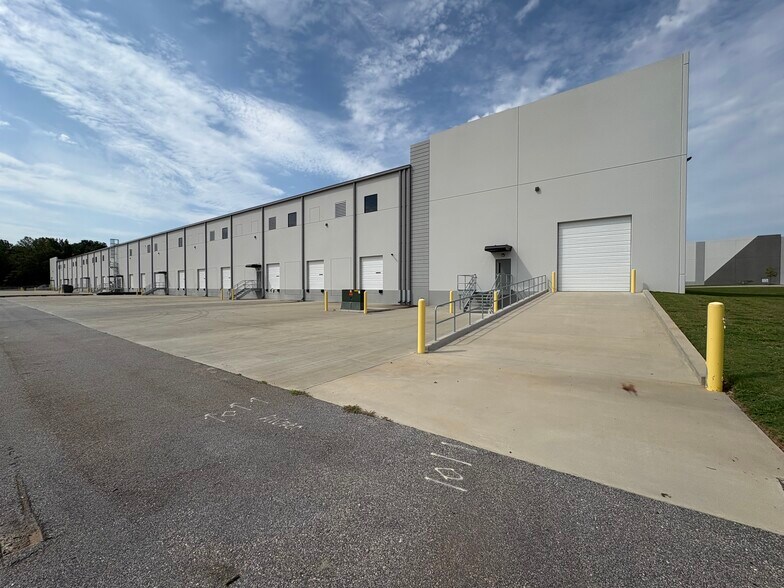 More Photos Of 335 Tanner Price Way, Greenville Warehouse For Lease