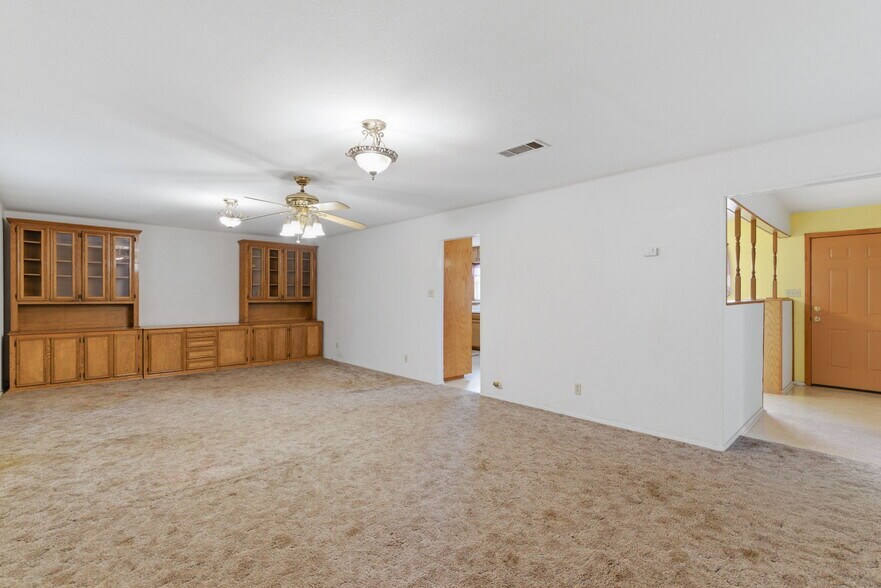 More Photos Of 3523 E Highway 199, Springtown Office For Sale