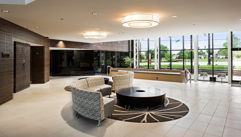 More Photos Of 9100 Shelbyville Rd, Louisville Office For Lease
