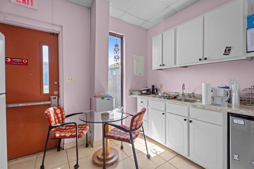 More Photos Of 2902 Central Heights Rd, Goldsboro Medical For Sale