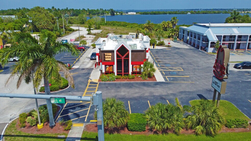 More Photos Of 13050 N Cleveland Ave, North Fort Myers Fast Food For Lease
