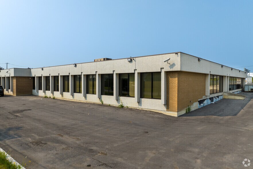 More Photos Of 51 Worcester Rd, Toronto Manufacturing For Sale