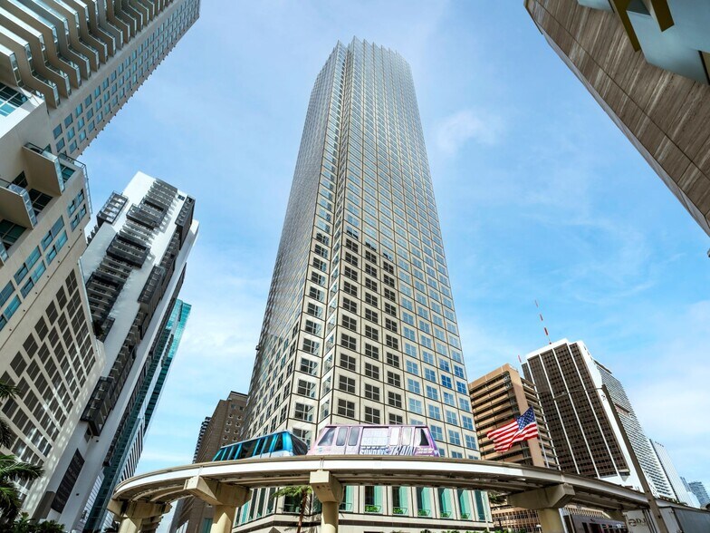 More Photos Of 200 S Biscayne Blvd, Miami Office For Lease