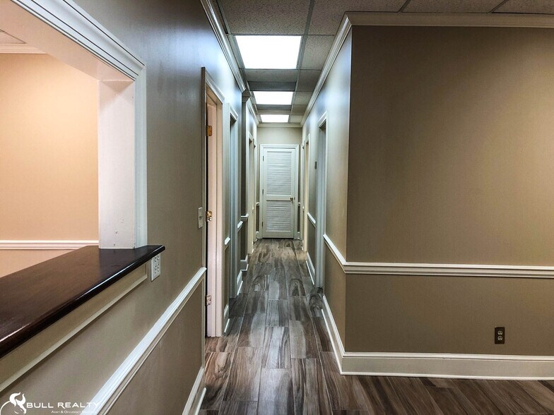 More Photos Of 200 Market Pl, Roswell Office Residential For Lease