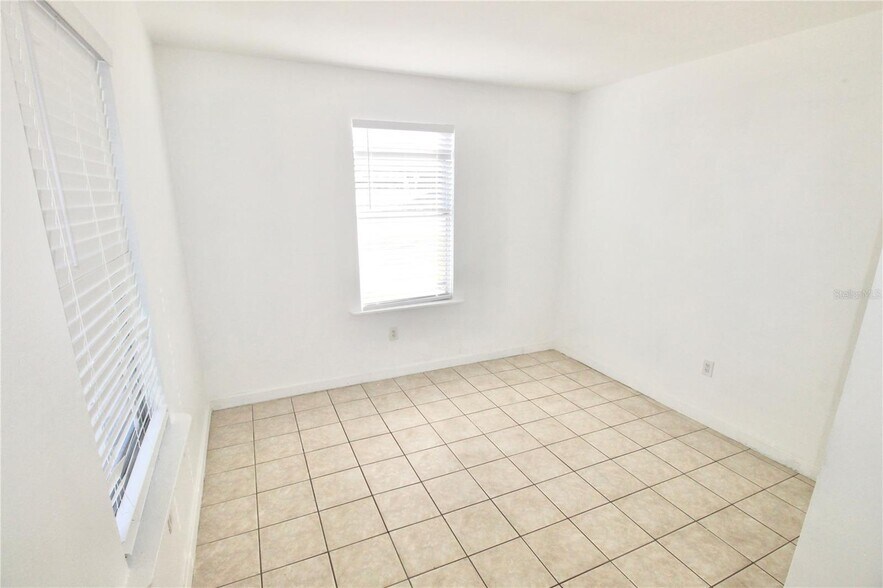More Photos Of 610 Dundee Rd, Dundee Storefront Retail Residential For Lease