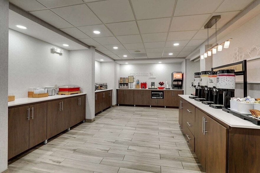 More Photos Of 5723 Heritage Crossing Dr, Glen Carbon Hotel For Sale