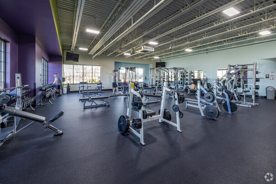 More Photos Of W175N11162 Stonewood Dr, Germantown Health Club For Lease