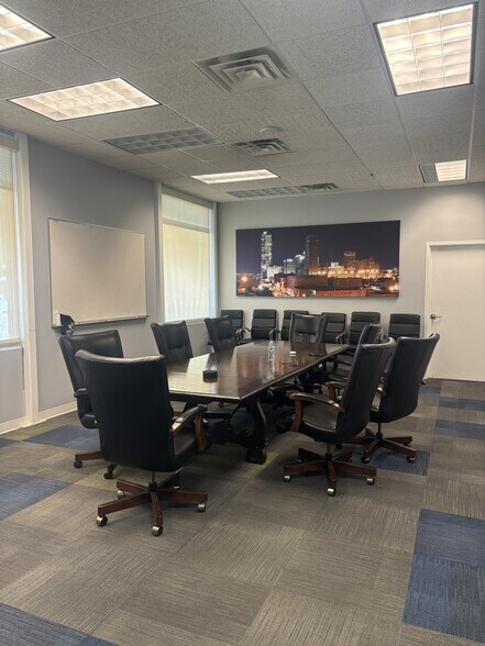 More Photos Of 1001 N Broadway Ave, Oklahoma City Office For Lease