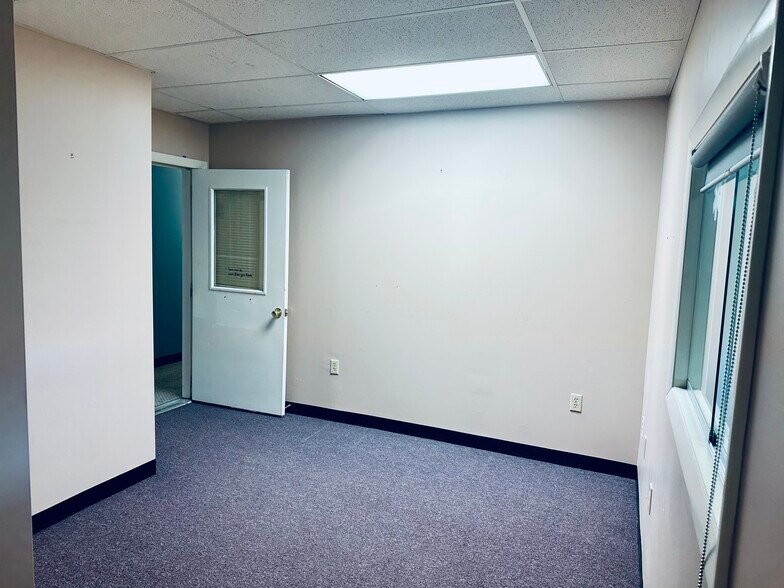 More Photos Of 450 Pearl St, Stoughton Office For Lease