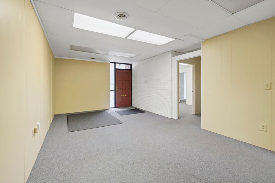 More Photos Of 104 N Dilling St, Kings Mountain Medical For Lease