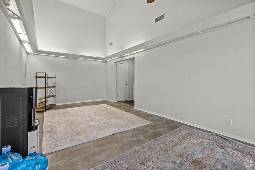 More Photos Of 190 W Highway 114, Southlake Office Residential For Lease