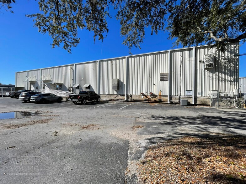 More Photos Of 1107 N Thomas Ave, Leesburg Warehouse For Lease