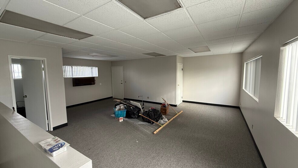 More Photos Of 12621 Prairie Ave, Hawthorne Manufacturing For Sale