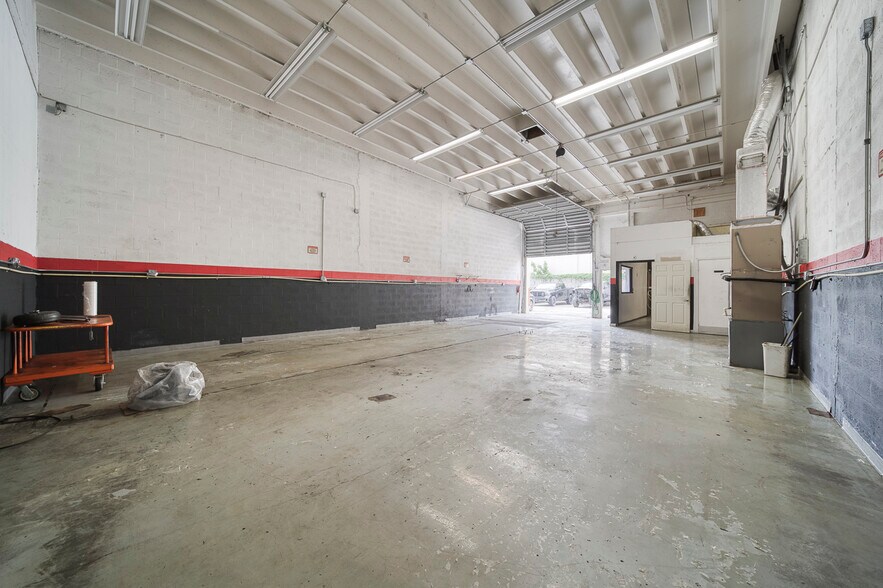 More Photos Of 10780 SW 190th St, Miami Auto Repair For Lease