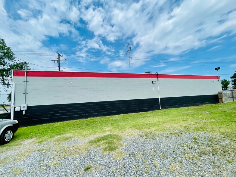 More Photos Of 1425 W Pembroke Ave, Hampton Auto Dealership For Sale