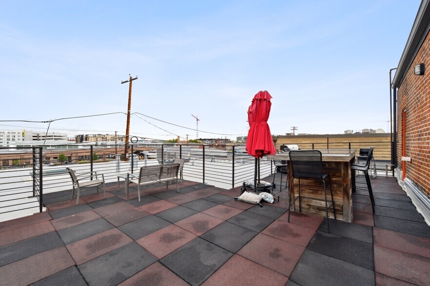 More Photos Of 2911 Walnut St, Denver Showroom For Sale