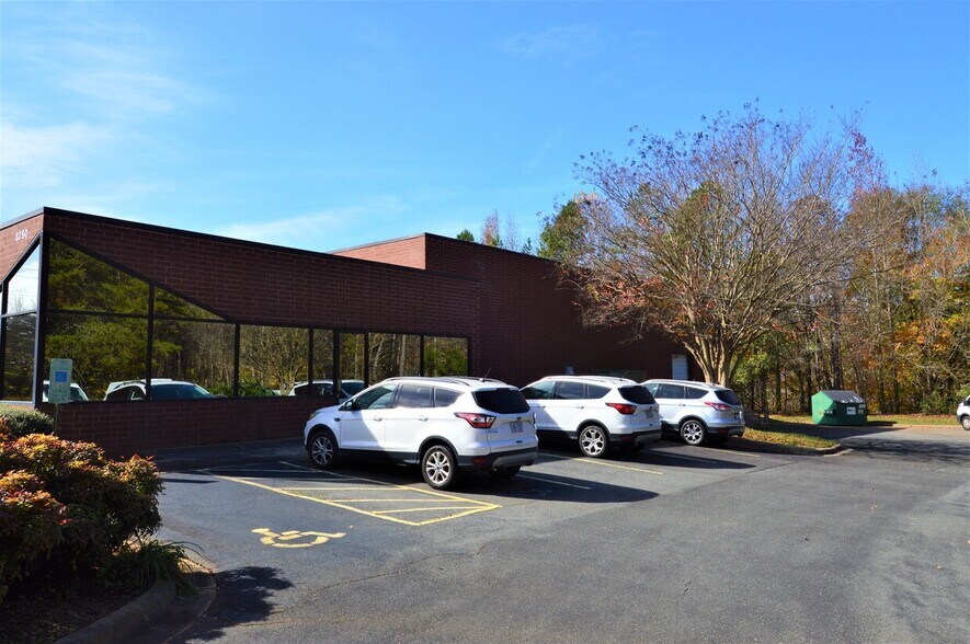 More Photos Of 3250 Green Park Cir, Charlotte Warehouse For Lease