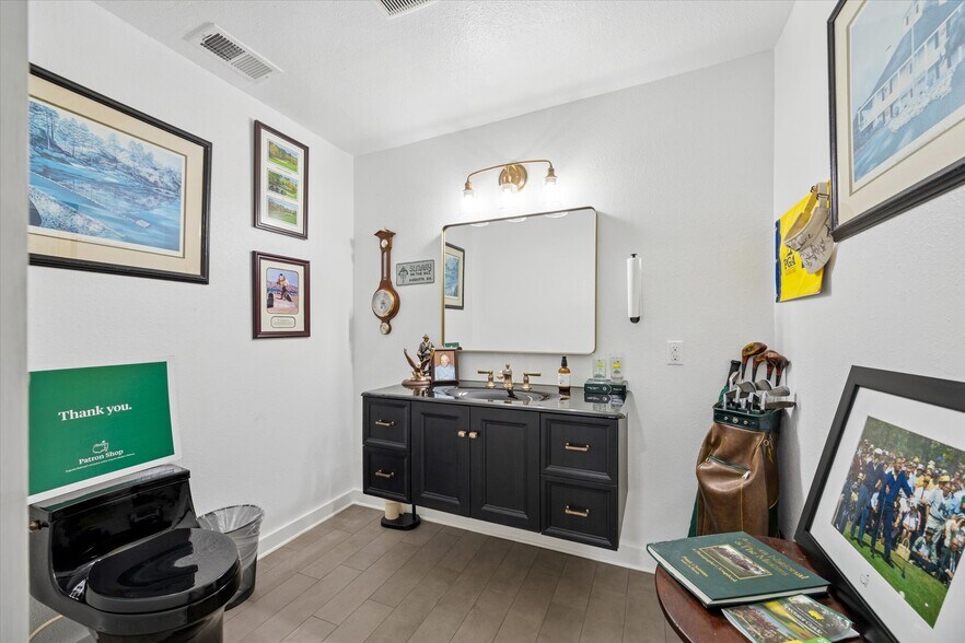 More Photos Of 5225 E 5th St, Katy Light Manufacturing For Sale