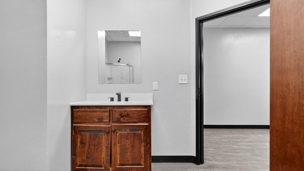 More Photos Of 16510 W Basin St, Odessa Warehouse For Sale