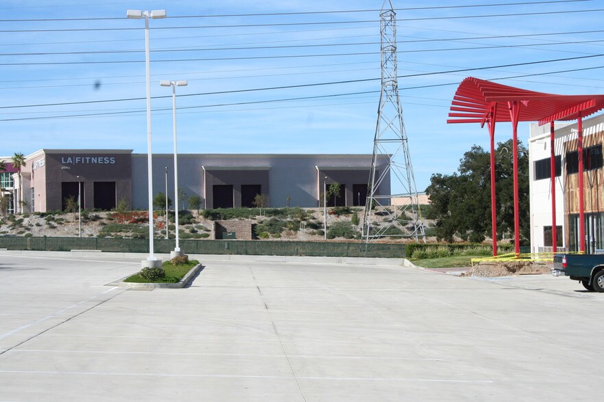 More Photos Of 26477 Ruether Ave, Santa Clarita Unknown For Lease