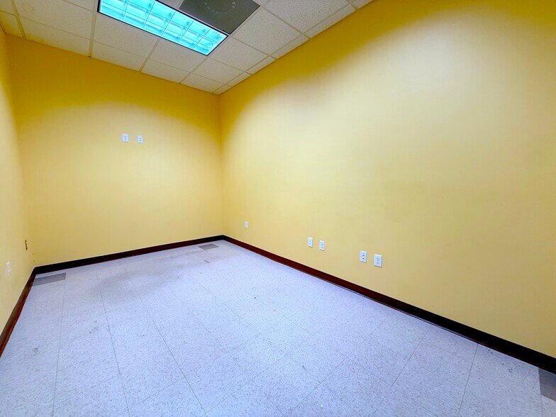 More Photos Of 1743 Park Center Dr, Orlando Medical For Lease