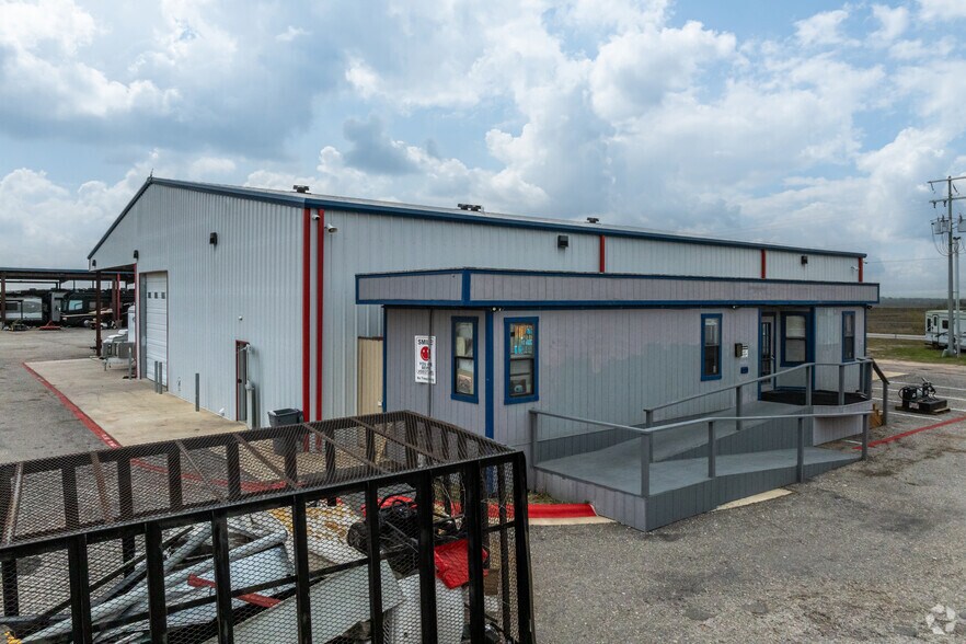 More Photos Of 10777 Highway 183 S, Austin Warehouse For Lease
