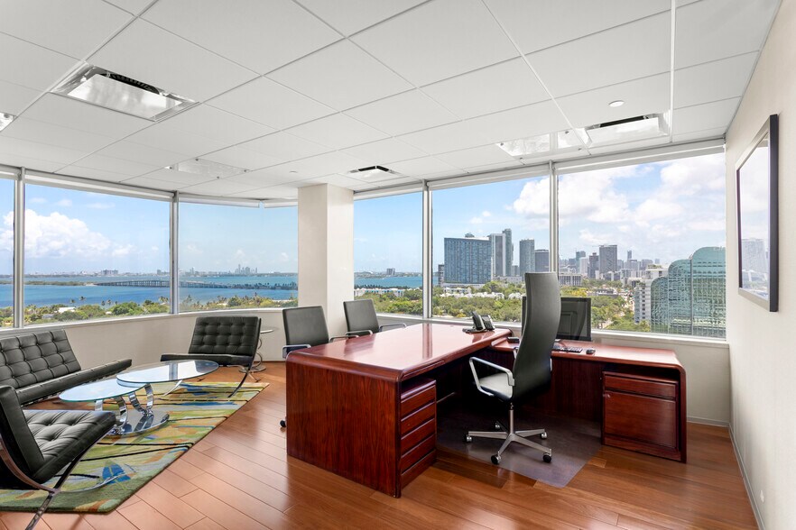 More Photos Of 4770 Biscayne Blvd, Miami Office For Sale