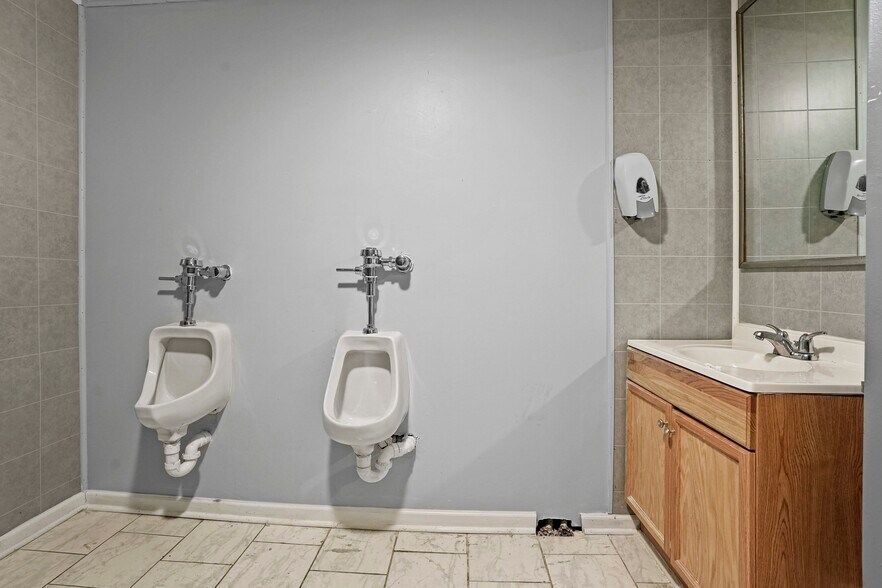 More Photos Of 4620 Tod Ave, East Chicago General Retail For Sale