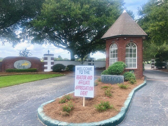 More Photos Of 15400 S US Highway 301, Summerfield Office For Sale