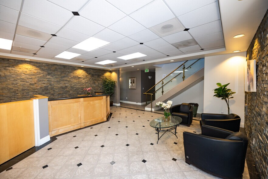 More Photos Of 241 Lombard St, Thousand Oaks Loft Creative Space For Lease