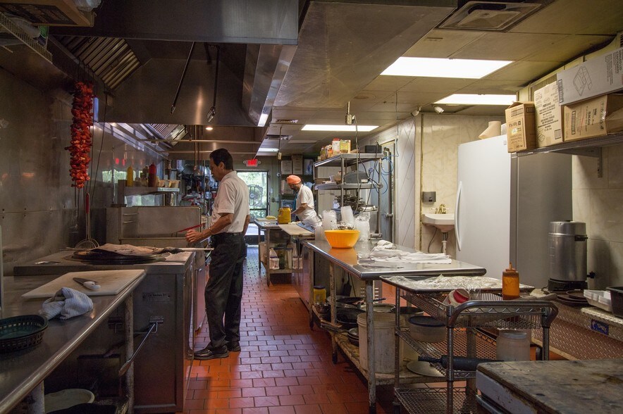More Photos Of 2529 Apalachee Pky, Tallahassee Restaurant For Lease