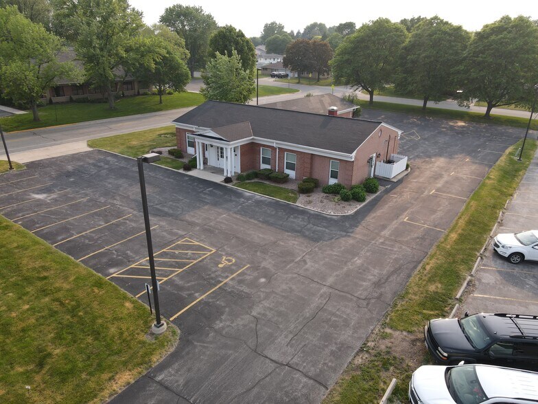 Primary Photo Of 2120 S Ridge Rd, Green Bay Office For Lease
