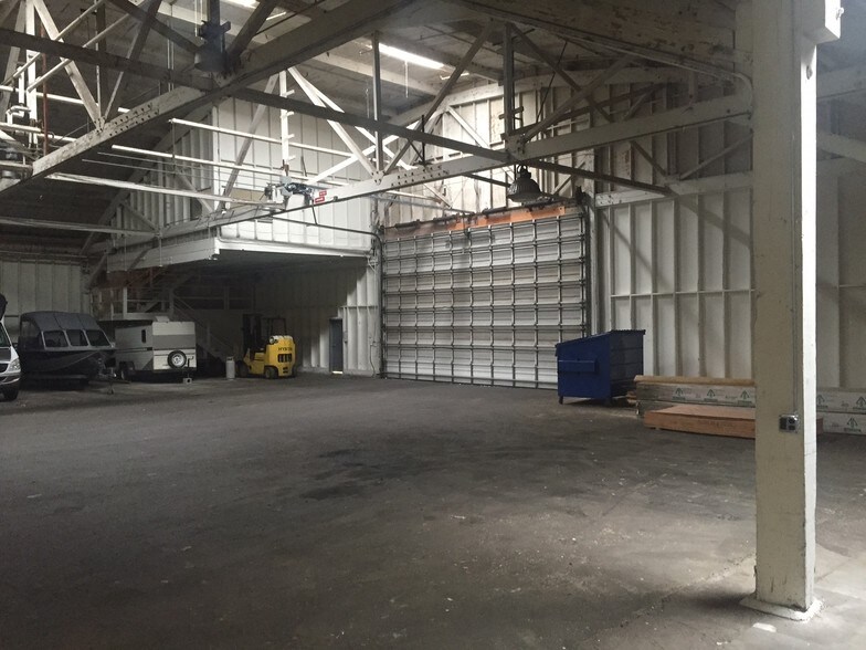 More Photos Of 1291 S A St, Springfield Manufacturing For Lease