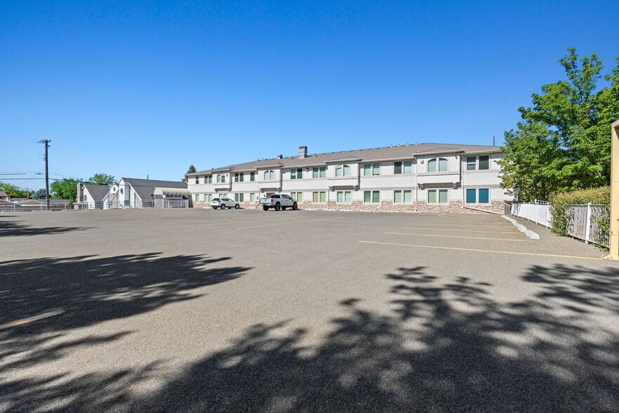 More Photos Of 3204-3210 N Canyon Rd, Provo Office For Sale