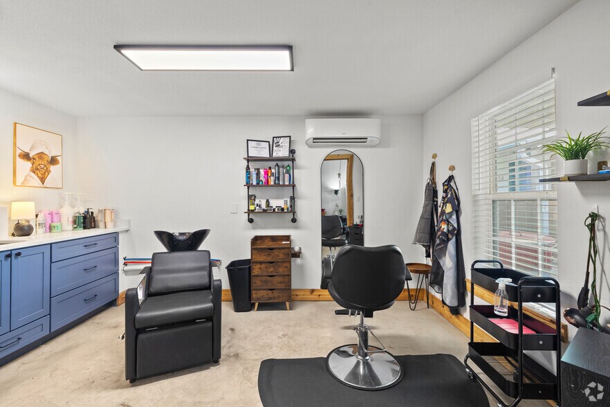 More Photos Of 902 Main St, Blanco Office Residential For Sale