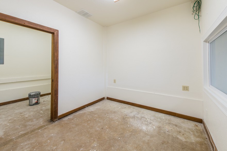 More Photos Of 415 Mountain Dr, Destin Storefront For Lease