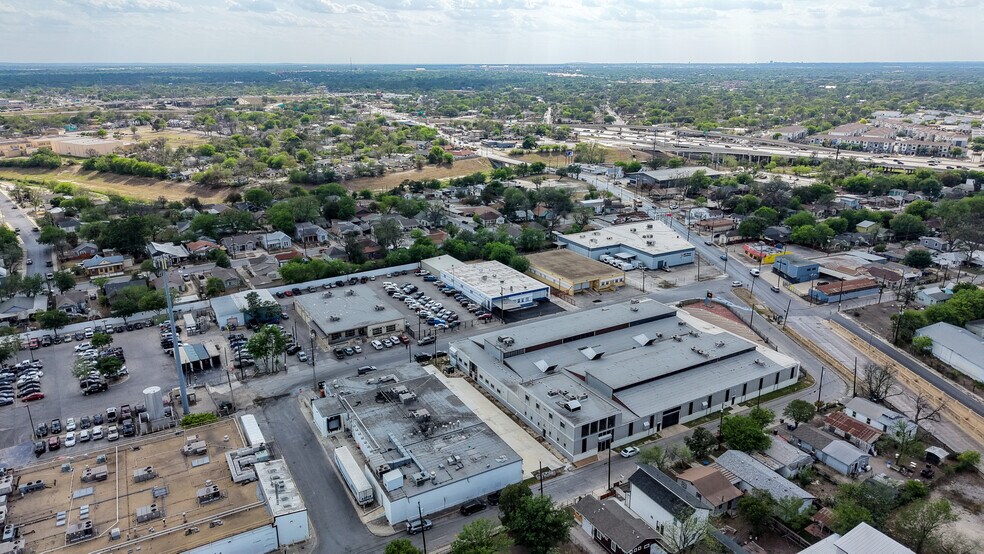 More Photos Of 130 E Zavalla, San Antonio Warehouse For Lease