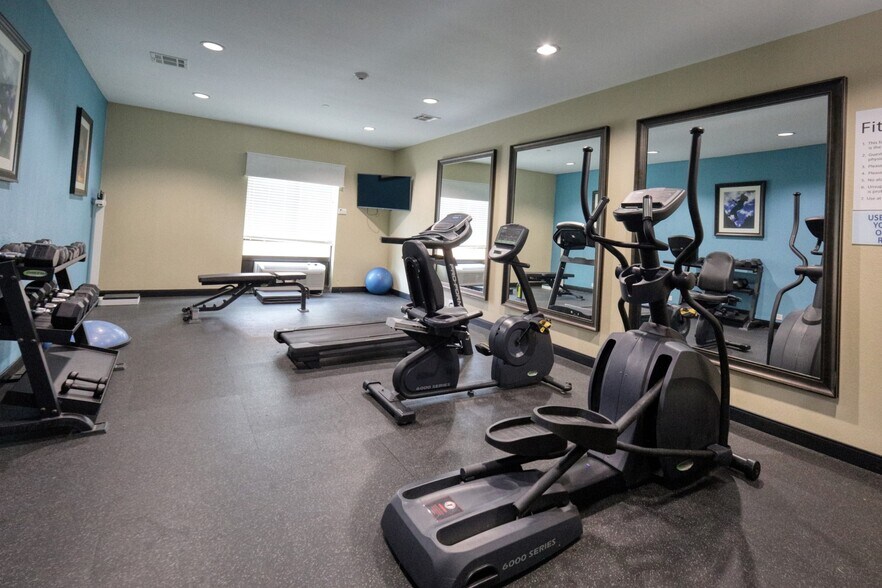 More Photos Of 3371 N Esplanade St, Cuero Hotel For Sale