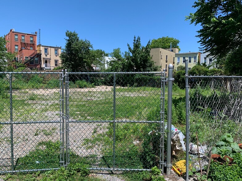 More Photos Of 30-56 14th St, Long Island City Land For Lease