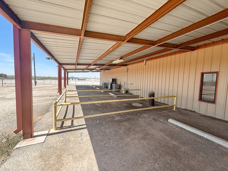 More Photos Of 9218 S Service Rd, Big Spring Office For Sale