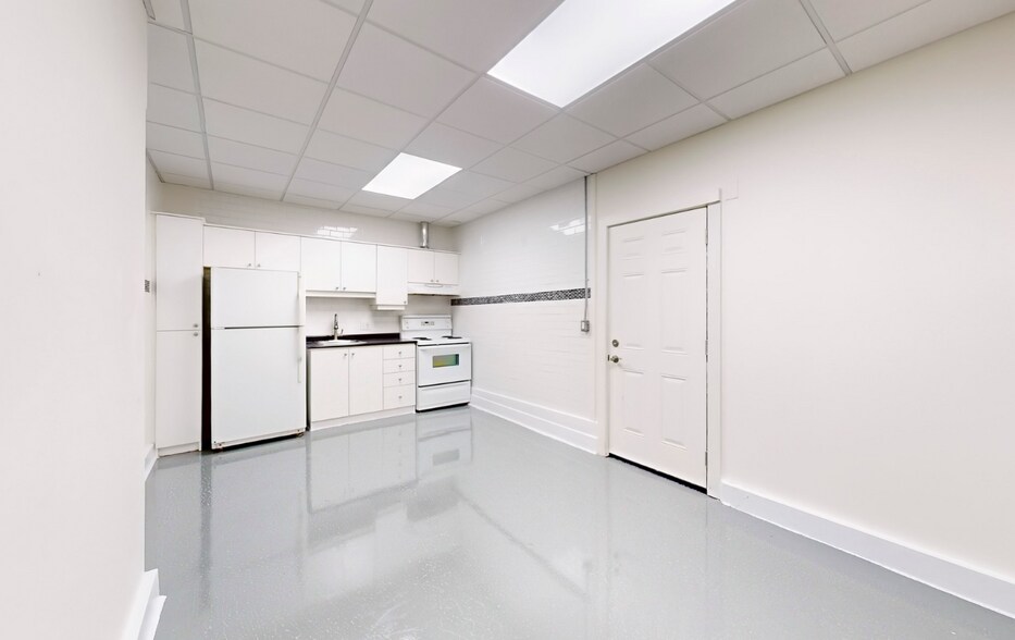 More Photos Of 11 Millwick Dr, Toronto Manufacturing For Lease