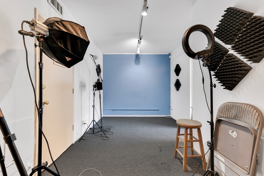 More Photos Of 4110 W Burbank Blvd, Burbank Office Residential For Sale