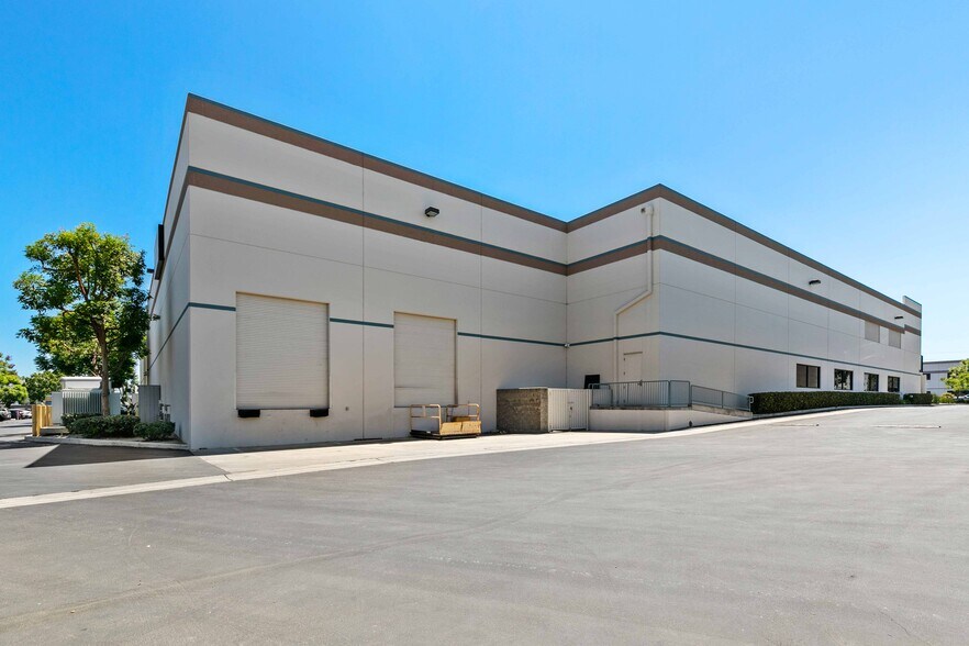 More Photos Of 2850 Ontario St, Burbank Warehouse For Lease