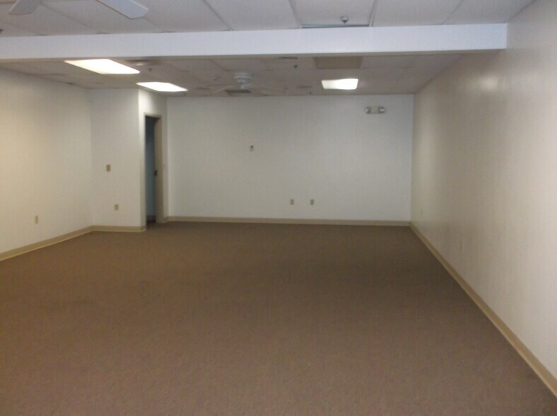 More Photos Of 130 W Larrabee St, Omro Office For Sale