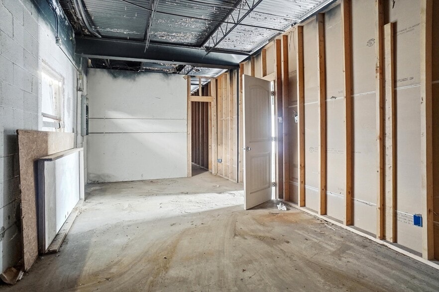 More Photos Of 7822 Great Trinity Forest Way, Dallas Storefront For Sale