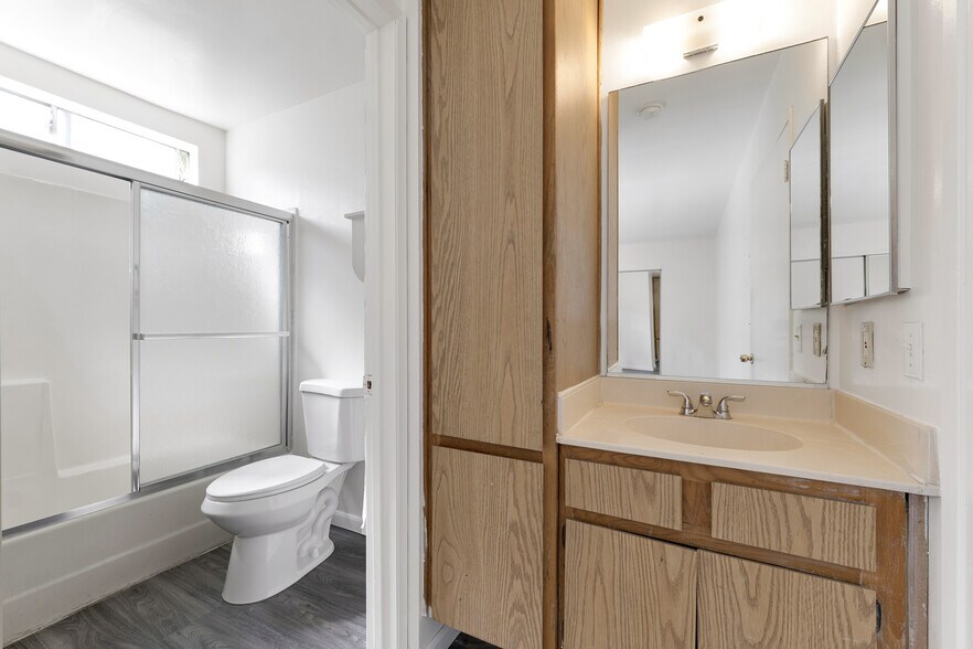 More Photos Of 18356 Napa St, Northridge Apartments For Sale