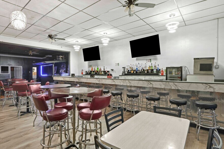 More Photos Of 4620 Tod Ave, East Chicago General Retail For Sale
